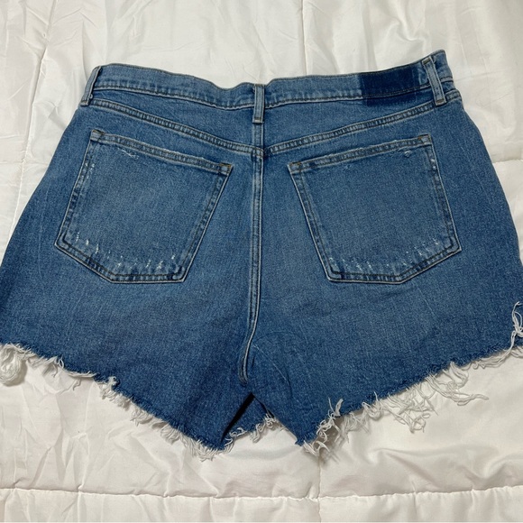 Abercrombie 4” Mom Shorts High Rise - Picture 2 of 3